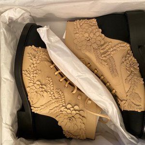 RARE Hard to find CHANEL Boots – beige and black